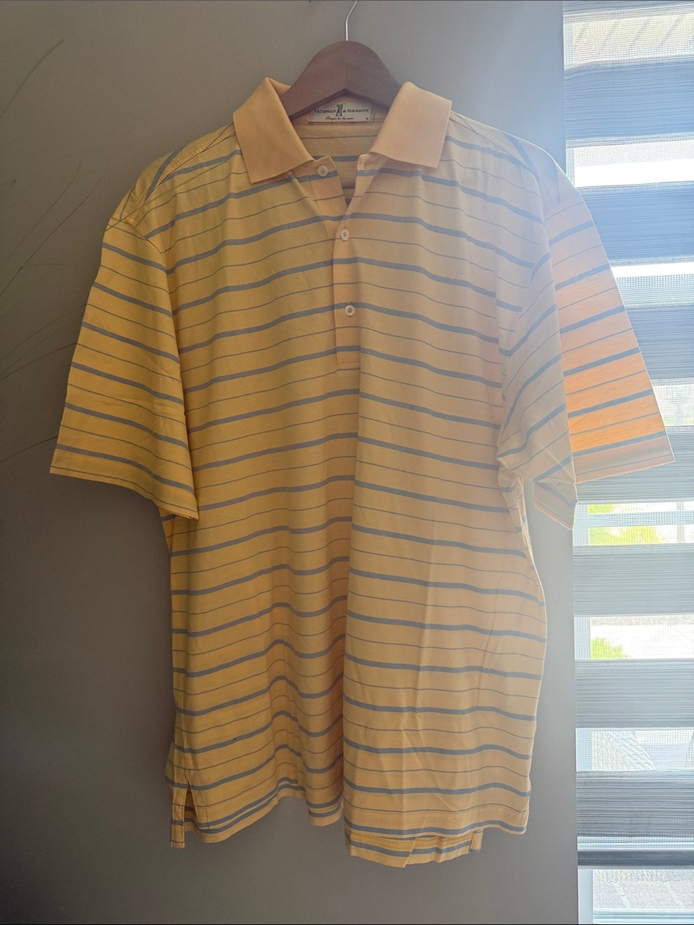 Fairway & Greene Men’s Polo Size Medium